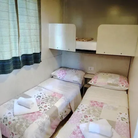 Apartment Ivona's Mobile House No 26 Turanj